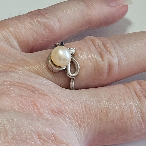 Vantel Pearls Ribbon of Hope ring - Picture 3 of 11